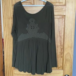 Long sleeve tee with detailing on back